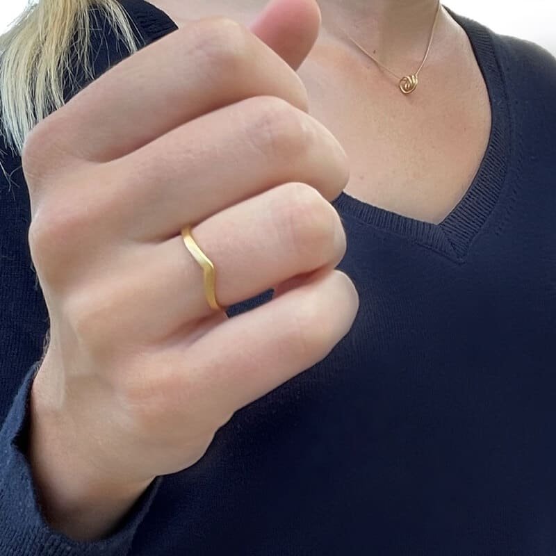 A-kind-of-magic-wonderwoman-simple-ring-gold-lady