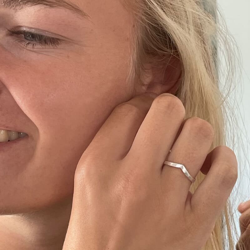 A-kind-of-magic-wonderwoman-simple-ring-silver-lady