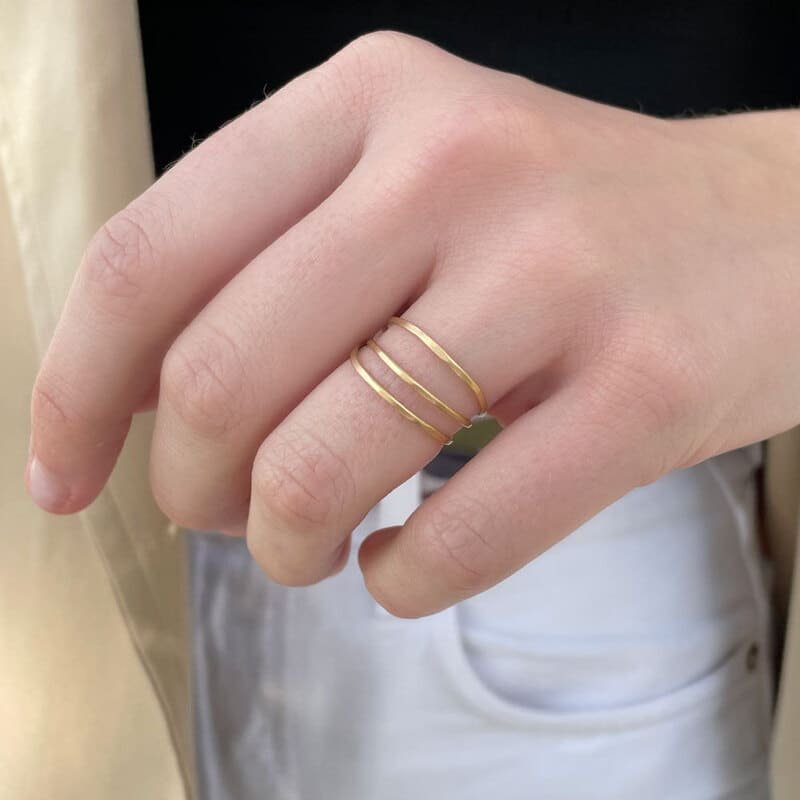 Gala-Triple-Ring-Gold-lady