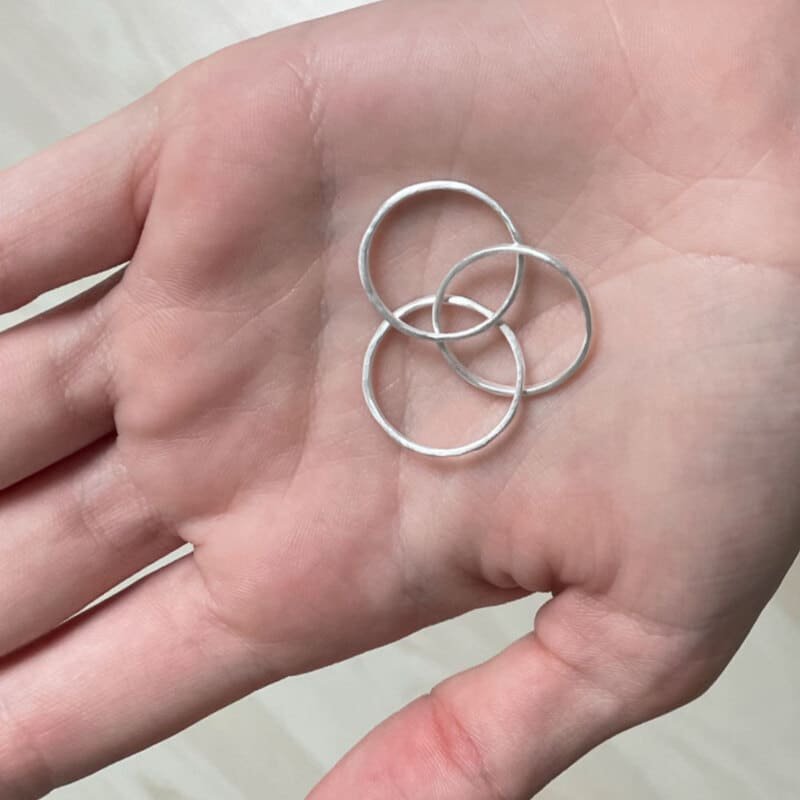 Sophie-3Twin-Ring-Silver-lady-2