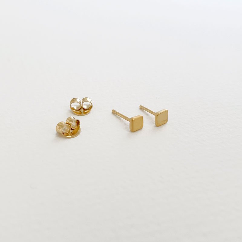 bretagne-mini-squared-earrings-gold