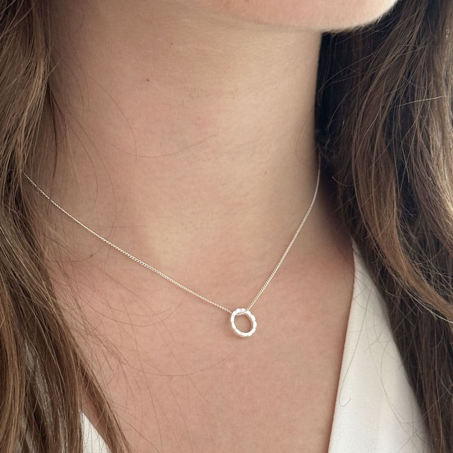 camu-xs-circle-necklace-silver camu-xs-circle-necklace-silver
